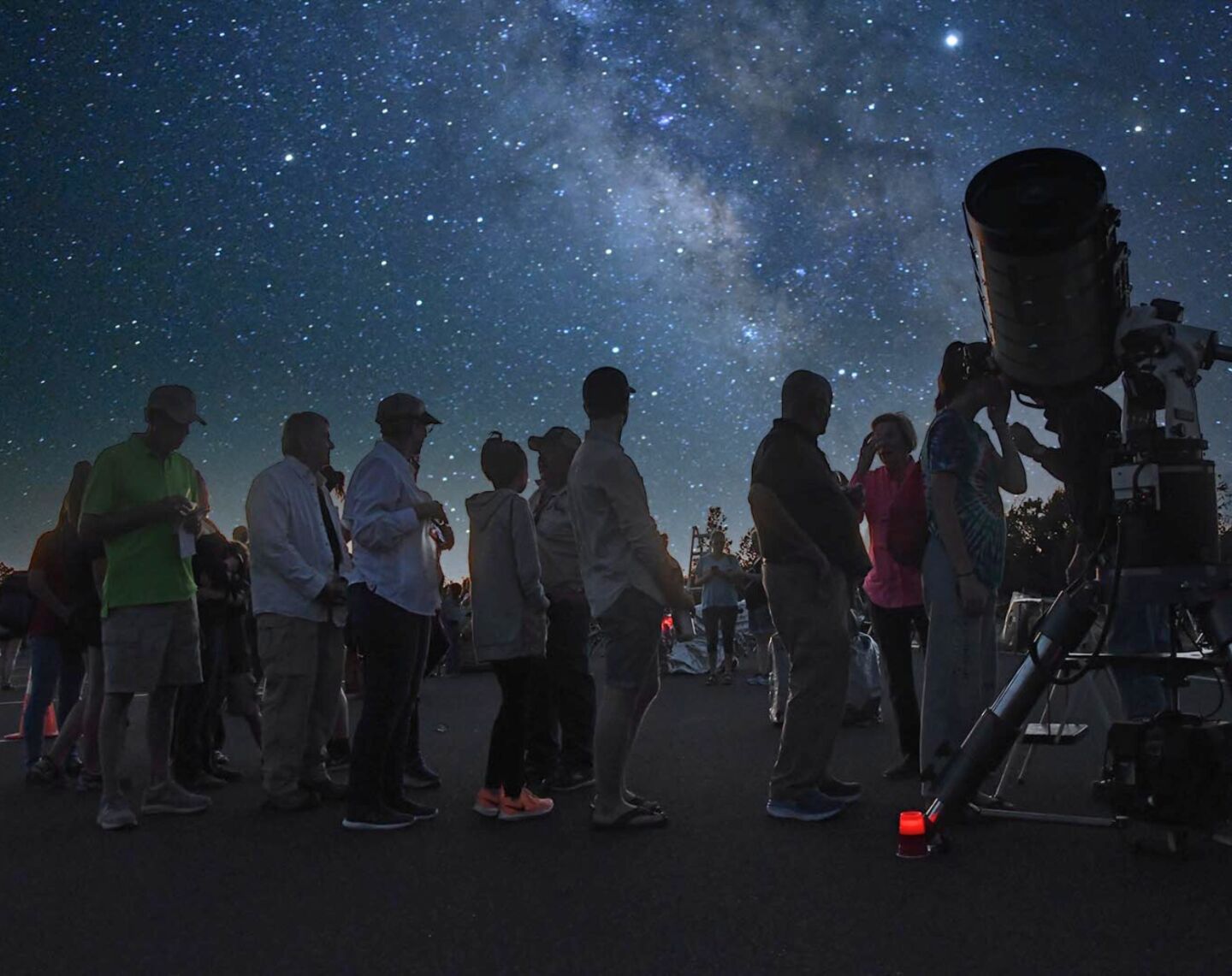 Group of people viewing the Milky Way